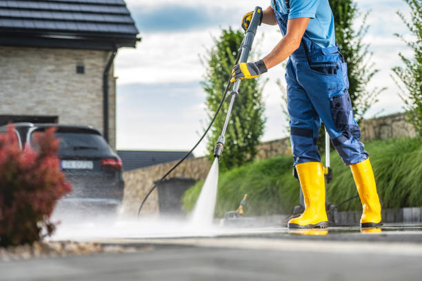 Best Driveway Pressure Washing  in Deerfield, WI